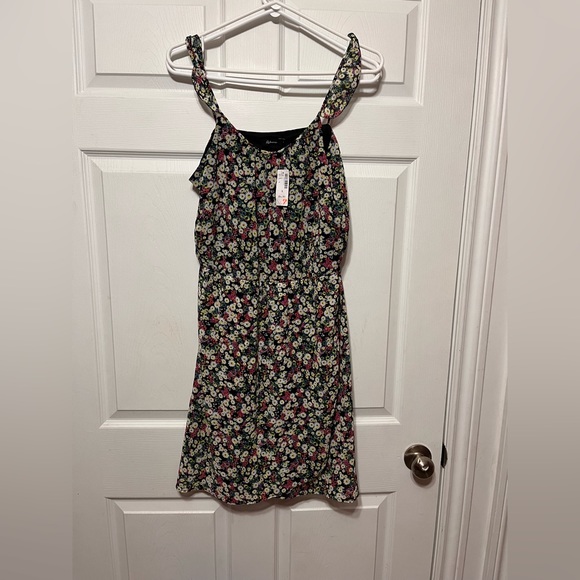 Reitmans Dresses & Skirts - Floral faux wrap dress NWT